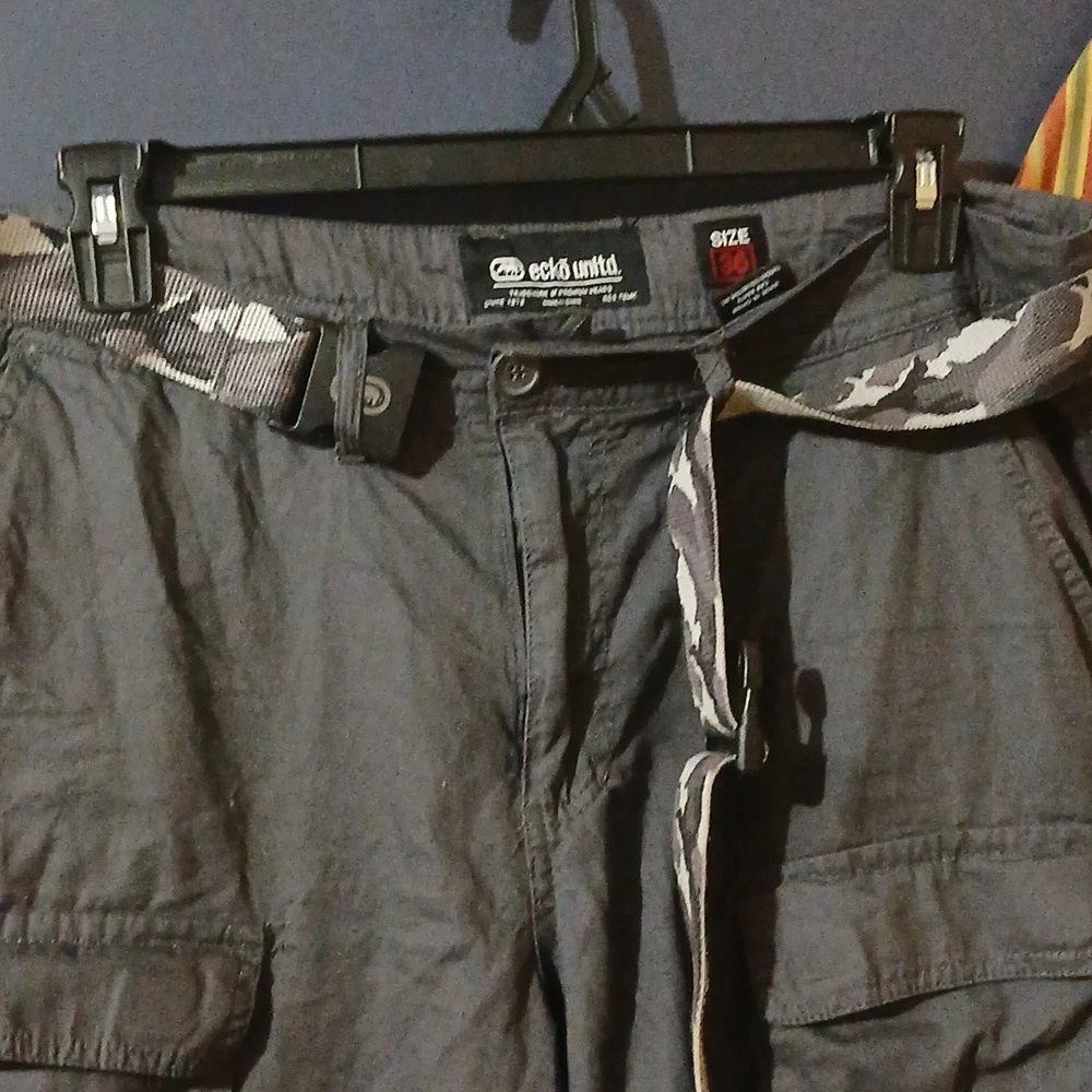 Ecko Unlimited Men's Gray Cargo Shorts - Picture 2 of 4